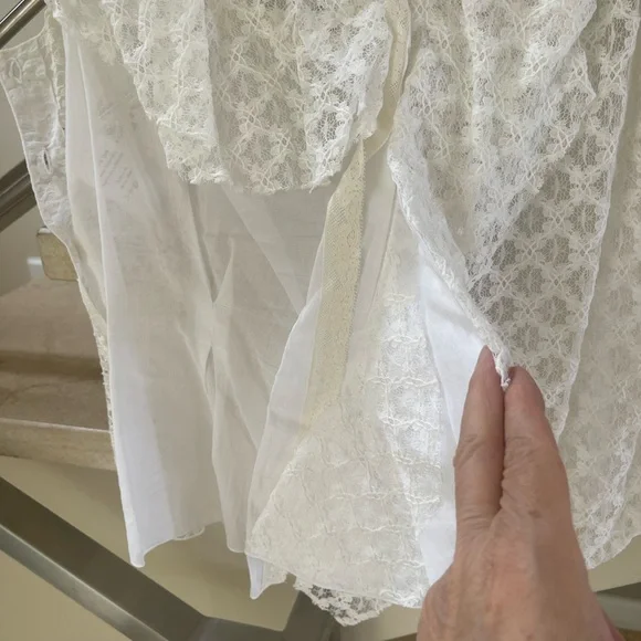 Vintage Nina RICCI Elegant White Lace Sleeveless Top